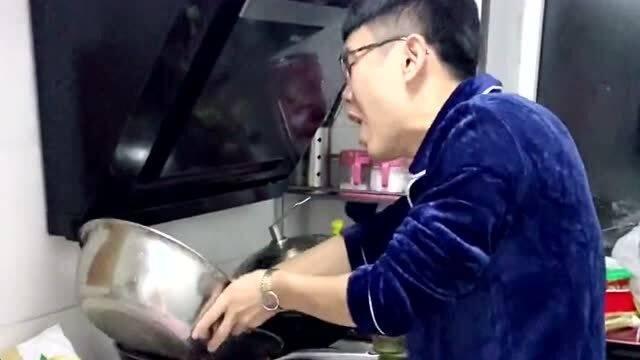 av给老公做饭在厨房,为爱烹饪的AV生活日常