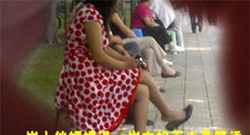 丝袜大妈与小伙,一场跨越年龄的温情故事