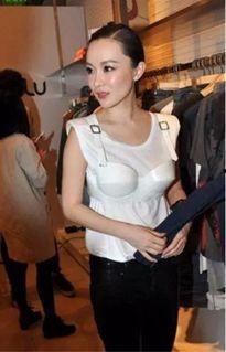 明星内裤透明看得到毛,内裤透明下的毛发秘密